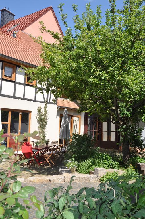 Gastezimmer Am Hof Франкфурт на Майн Екстериор снимка