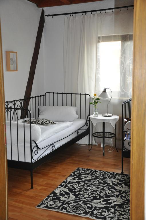 Gastezimmer Am Hof Франкфурт на Майн Екстериор снимка