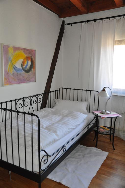 Gastezimmer Am Hof Франкфурт на Майн Екстериор снимка