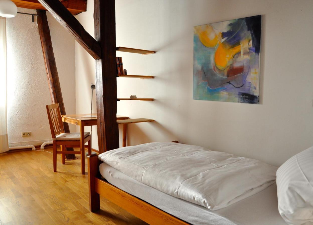 Gastezimmer Am Hof Франкфурт на Майн Екстериор снимка